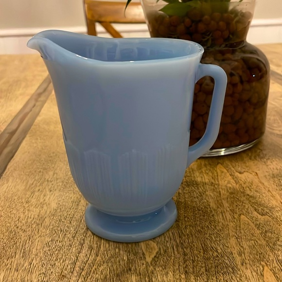 Vintage 2 piece Pyrex Delphite pitcher and sugar dish set - Picture 2 of 16